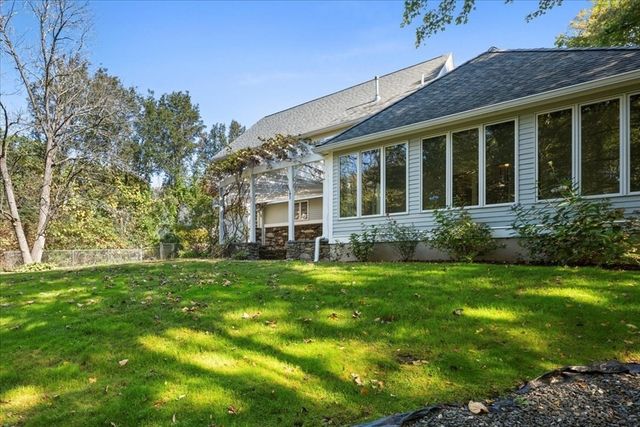 8 Arch St, Shrewsbury, MA 01545