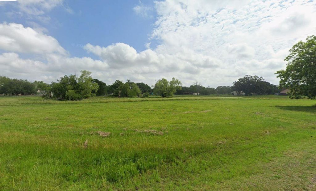 1120 Winchester Court, Angleton, TX 77515