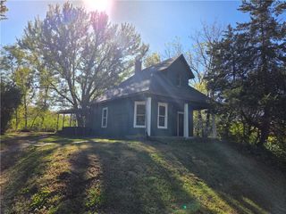 1202 4th Avenue, St Joseph, MO 64505