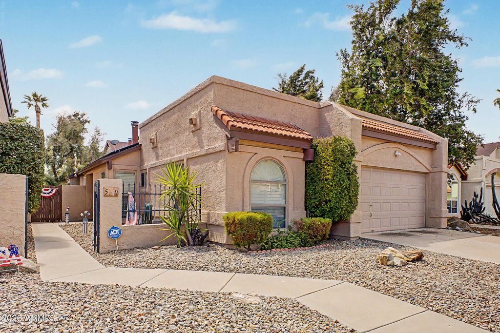 529 E KRISTAL Way, Phoenix, AZ 85024 — photo 2