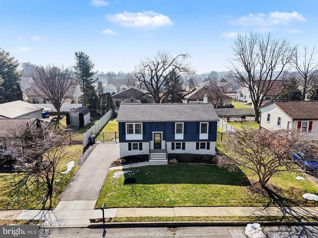 430 MARTIN AVE, Mount Joy, PA 17552