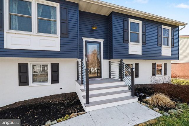 430 MARTIN AVE, Mount Joy, PA 17552