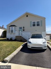 1427 SAINT CHARLES PL, Abington, PA 19001
