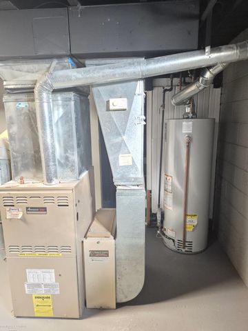 17619 Sprenger Avenue, Eastpointe, MI 48021