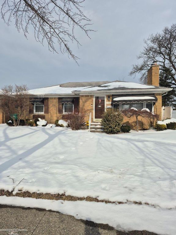 17619 Sprenger Avenue, Eastpointe, MI 48021