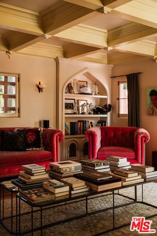 5000 Finley Avenue, Los Angeles, CA 90027