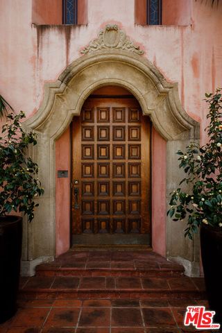 5000 Finley Avenue, Los Angeles, CA 90027