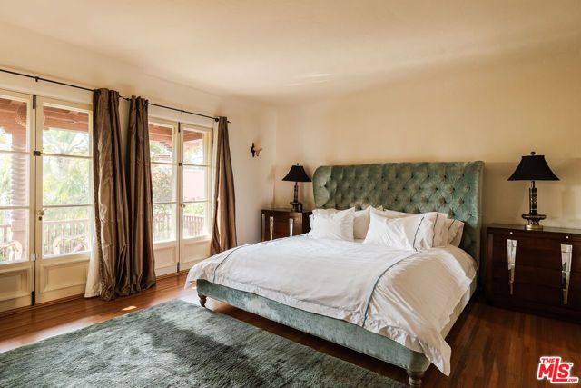 5000 Finley Avenue, Los Angeles, CA 90027