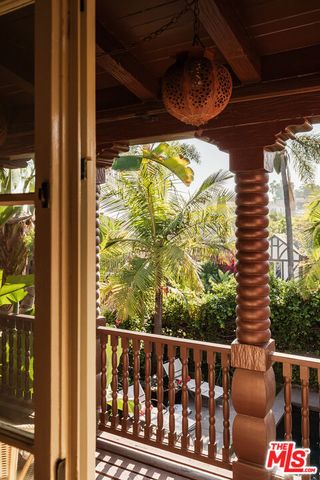 5000 Finley Avenue, Los Angeles, CA 90027