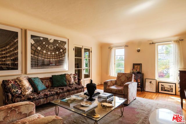 5000 Finley Avenue, Los Angeles, CA 90027