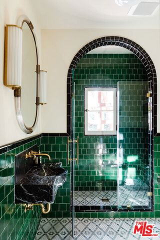 5000 Finley Avenue, Los Angeles, CA 90027