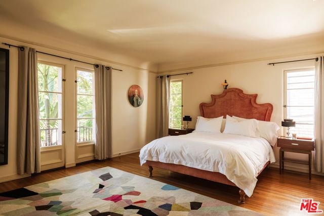 5000 Finley Avenue, Los Angeles, CA 90027