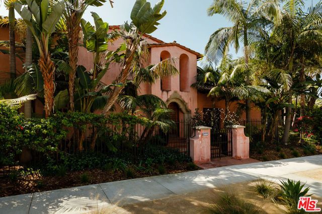 5000 Finley Avenue, Los Angeles, CA 90027