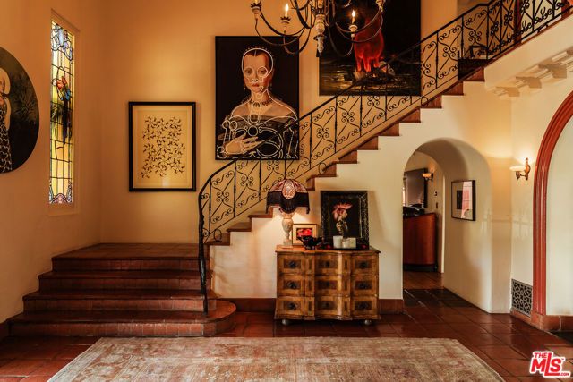 5000 Finley Avenue, Los Angeles, CA 90027