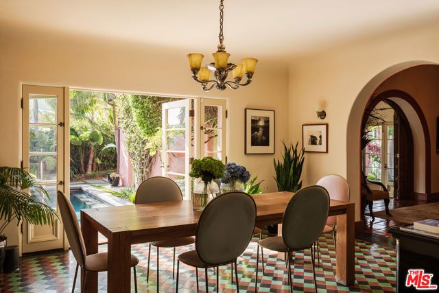 5000 Finley Avenue, Los Angeles, CA 90027