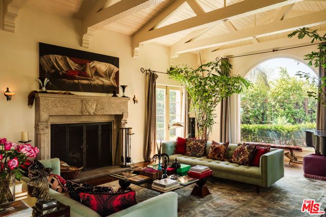 5000 Finley Avenue, Los Angeles, CA 90027