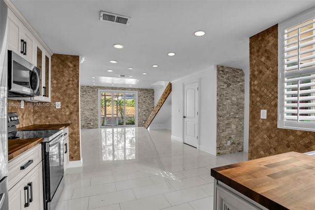 1231 Sorrento Dr 1231, Weston, FL 33326