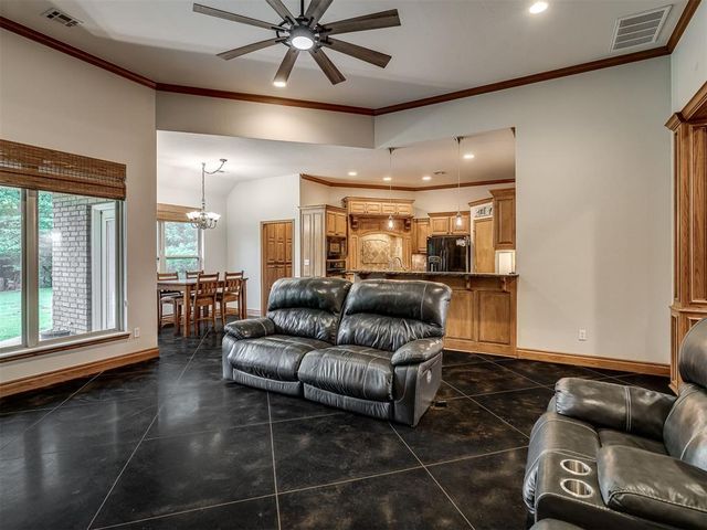 2805 NE Edmond Road, Piedmont, OK 73078