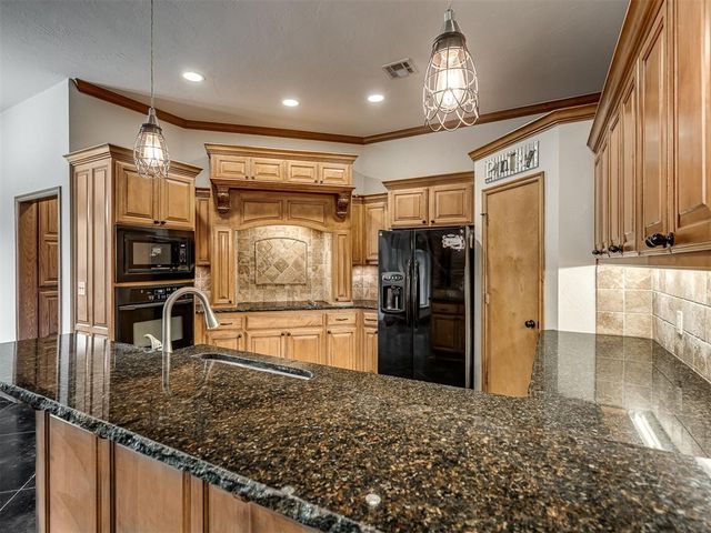 2805 NE Edmond Road, Piedmont, OK 73078