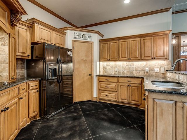 2805 NE Edmond Road, Piedmont, OK 73078