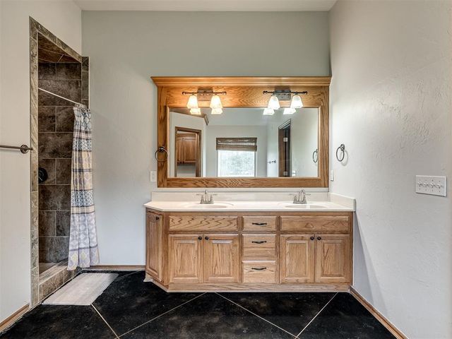 2805 NE Edmond Road, Piedmont, OK 73078