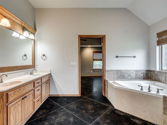 2805 NE Edmond Road, Piedmont, OK 73078