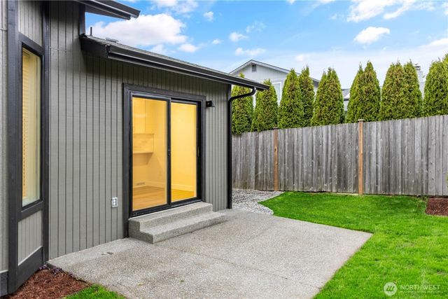 24218 11th Avenue S, Des Moines, WA 98198