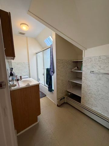 35 Fiske St 3, Waltham, MA 02451