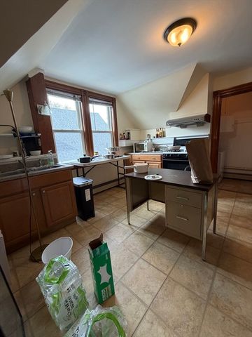 35 Fiske St 3, Waltham, MA 02451