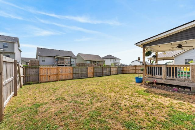 1092 Charles Thomas Dr, Clarksville, TN 37042