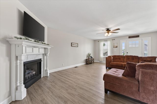 1092 Charles Thomas Dr, Clarksville, TN 37042