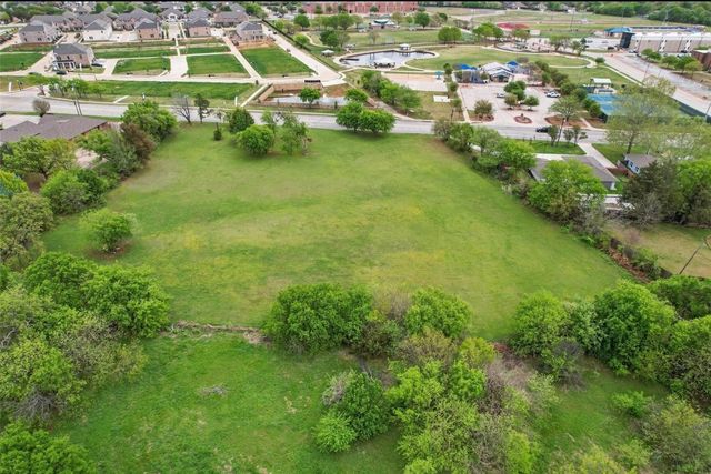 1721 N Walnut Creek Drive, Mansfield, TX 76063