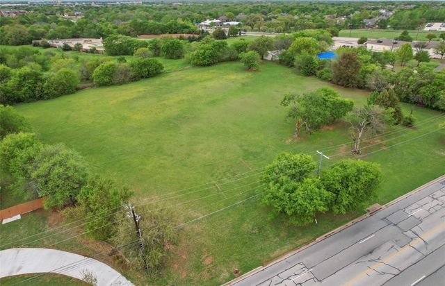 1721 N Walnut Creek Drive, Mansfield, TX 76063