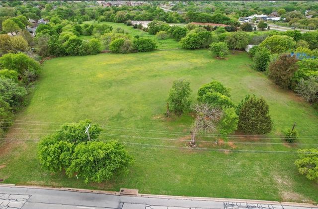 1721 N Walnut Creek Drive, Mansfield, TX 76063