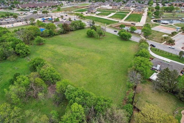 1721 N Walnut Creek Drive, Mansfield, TX 76063