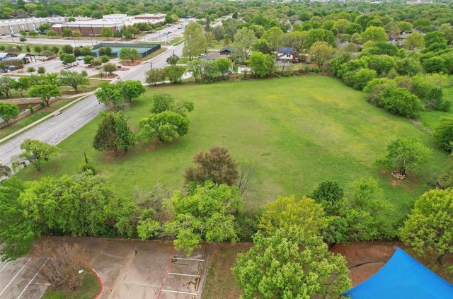 1721 N Walnut Creek Drive, Mansfield, TX 76063