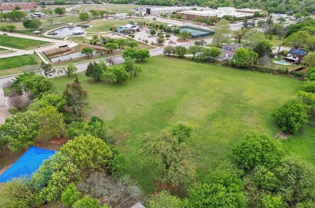 1721 N Walnut Creek Drive, Mansfield, TX 76063