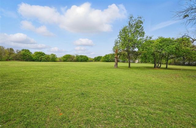 1721 N Walnut Creek Drive, Mansfield, TX 76063