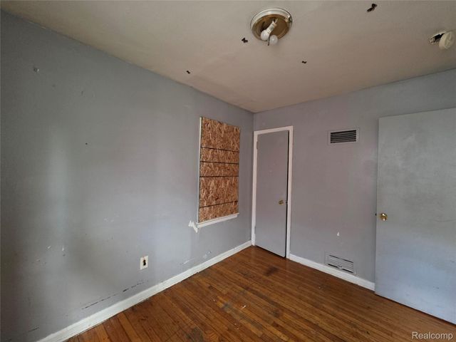 15762 Strathmoor Street, Detroit, MI 48227