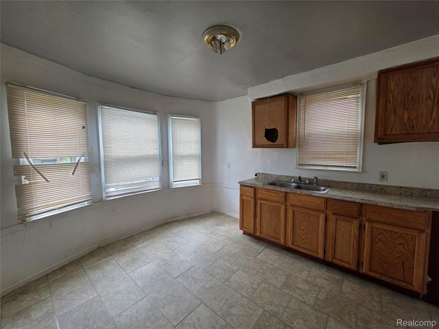 15762 Strathmoor Street, Detroit, MI 48227