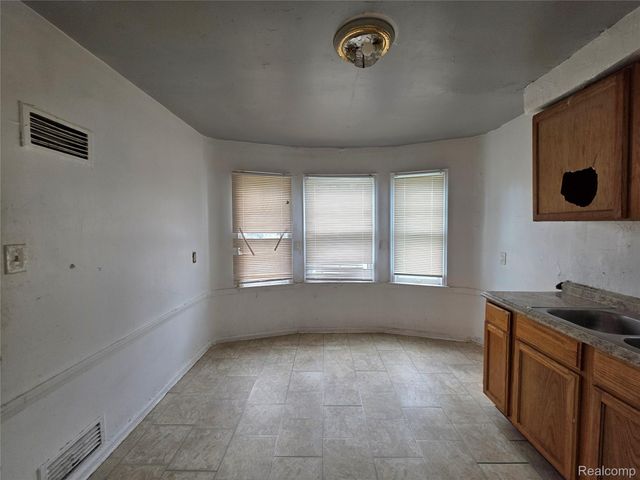 15762 Strathmoor Street, Detroit, MI 48227