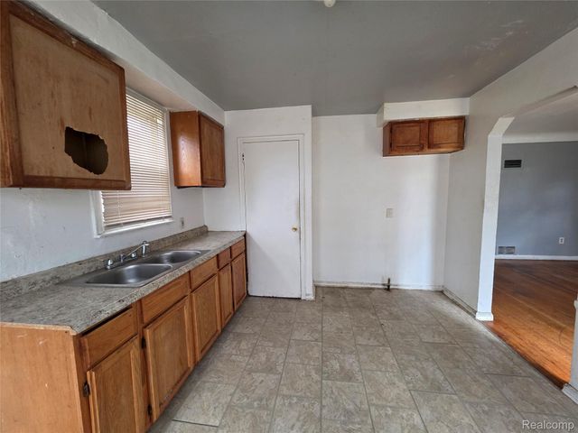 15762 Strathmoor Street, Detroit, MI 48227