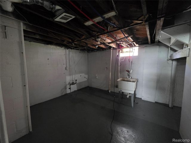 15762 Strathmoor Street, Detroit, MI 48227