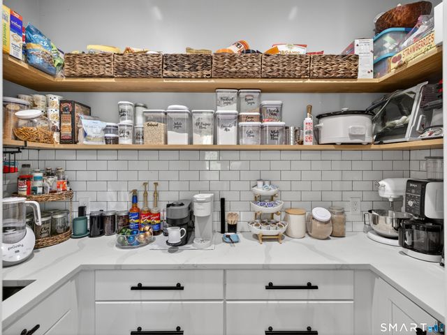 2 Captains Lane, Old Saybrook, CT 06475