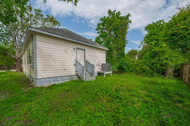 1909 Oregon Street, Baytown, TX 77520