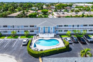 4111 NE 21st Way 204, Lighthouse Point, FL 33064
