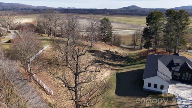 479 Nesbitt Drive 2, Mills River, NC 28759