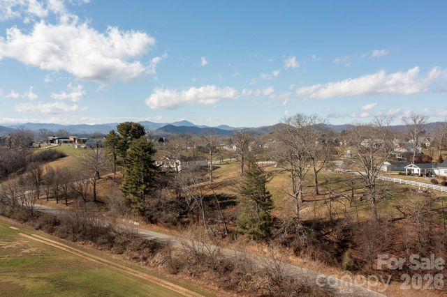 479 Nesbitt Drive 2, Mills River, NC 28759