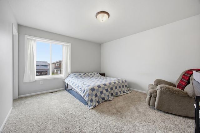 1481 69th Avenue S, Fargo, ND 58104