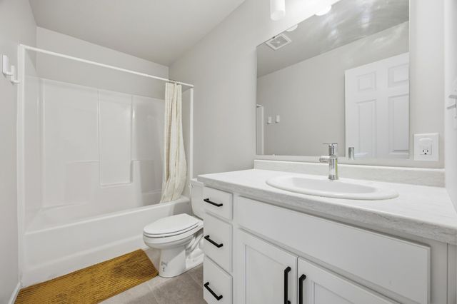 1481 69th Avenue S, Fargo, ND 58104